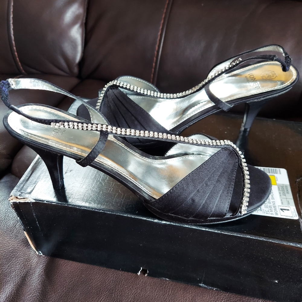 Monet open toe shoe